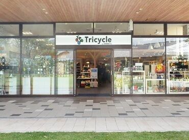 スタッフは男女ともに活躍中！
お客さまも、男性・女性ともに
外国の方もご来店されます♪