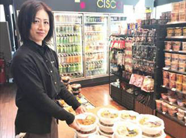 Ｓｕｎｒｉｓｅ　Ｃａｆｅ　×　ｃｉｓｃａ 通常のミニストップと異なり、
制服も黒を基調としたスタイリッシュなデザイン♪