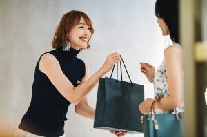 株式会社旅行綜研 中国語＋日常英会話ができる方歓迎！
海外からのお客様も多く訪れる空港で、
語学を活かしながら楽しく働ける環境です♪