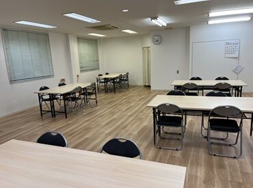 車・バイク・自転車通勤OK!
駐車場も駐輪場も完備しています★
<無料>なので家計にもやさしい♪