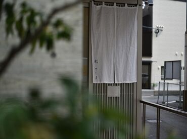 ＼未経験歓迎／
シフトもオシャレも自由度高めで働きやすい♪
学生・フリーター・主婦さん活躍中！