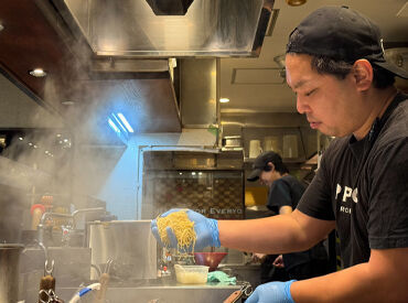 今日も誰かの「うまっ！」を量産中！
ラーメンが好きなあなたも、そうでないあなたも
お客様に笑顔を届けられます◎