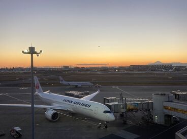 航空会社ラウンジ羽田国内線 ”大学生”週4日勤務はできなくても土日勤務が出来れば月8日～の勤務でOK！
就職にエアライン系を考えている方！必見です！