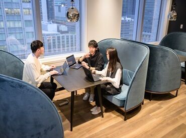 レジル株式会社　大阪本社 若手中心のメンバー構成！
慣れるまで先輩スタッフがサポートします♪