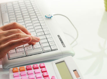 夕方～夜に入れる方は特に歓迎！
主婦さんが多数活躍中の職場ですが、
大学生の方も歓迎です◎専門的な知識も身に着くかも♪