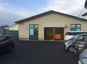 空調完備の綺麗な倉庫内でのお仕事です♪
空調完備なので、夏も冬も快適ですよ！