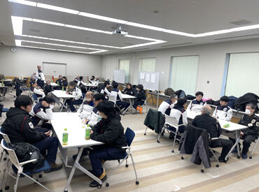 未経験スタートのスタッフ多数♪
仲間が多いから困った時もすぐに相談できて安心ですよ★