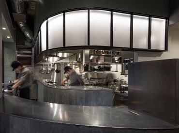 客席のないレストラン　元住吉 ★学生さん大歓迎★
未経験や初バイトも大歓迎♪
優しい先輩が丁寧に教えるのでご安心を◎