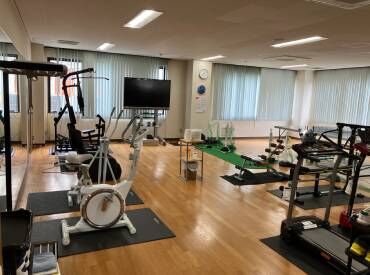  福利厚生としてフィットネスルームをご利用いただけます。
健康維持や気分転換にも活用できる嬉しい特典♪