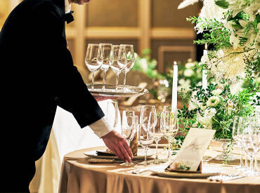 週1日、5時間からOK！Wワークにもぴったり★
「結婚式」という貴重なシーンを陰で支える、大事なお仕事です！
