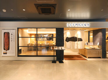 バイトから始めて、
社員にステップアップした方も多数★
【お客さまもスタッフも笑顔にする】の気持ちを大切にしています◎