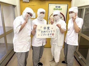 子どもたちへ愛情いっぱいの給食を届けませんか？
300食程度(おかずのみ)を3～4人でつくってます♪