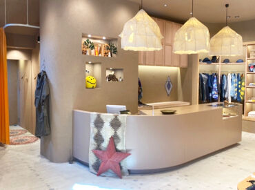 KAPITAL 名古屋店 ＜KAPITAL名古屋店＞
「好き」を仕事に♪個性派ブランドで働こう！
服装・髪型・ネイル自由★私服OK
週2日～無理なく働ける♪