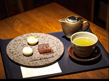 湯沢屋の名物といえば『酒饅頭』♪
常連さんや観光客などで日々賑わってます*
非日常&隠れ家的空間で働けるのはココならでは◎