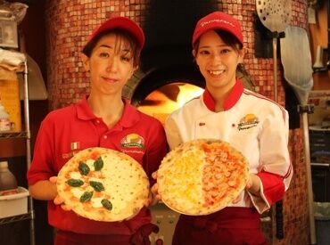 イタリア気分が味わえるお洒落なカウンター内で、パスタ・ピザの調理、カウンター越しの注文受付・レジをお任せ◎