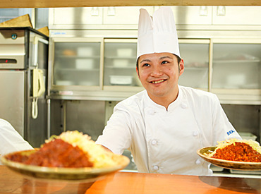 他店舗の既存社員が店長へ◎
困ったことがあればスグに頼れる頼もしい存在です。
飲食店勤務が初めての方も安心！