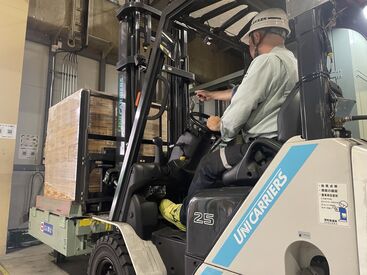 リフト専門スタッフなので、手作業はほぼなし♪
体力面に不安のある方もご安心ください！
常温倉庫内なので、年中働きやすい◎