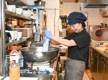 「わからない…どうしよう…。」困った時は先輩や周りのスタッフがすぐに駆けつけます★チームワークを大切にしている環境です◎