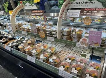 仕事終わりにお買い物♪車通勤もOK!
大学生から子育ての落ち着いた50代主婦さんが活躍中!