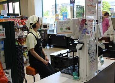 京王ストア 稲城店 ＼座って働けるように工夫しました／
ニュースやメディアで話題！
従業員からも仕事が楽になったと好評！