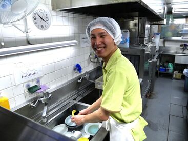 休憩時間は話も弾み、アットホームな雰囲気♪
明るい笑い声が響く職場◎
学校帰りの学生、副業、家事と両立したい方にぴったり！