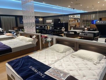 インテリアショップで働こう！
バイトデビューの方でも安心して働けます♪