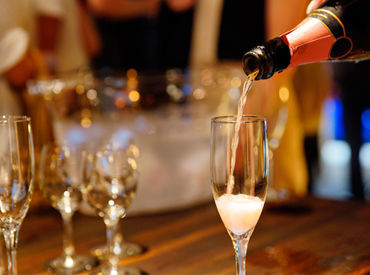 有限会社あさのコーポレーション【j】 接客・言葉遣いetc.一流のおもてなしが学べます♪
未経験の方もOK⇒安心の研修制度あり◎
※画像はイメージ