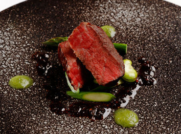 ワインと楽しむおしゃれな薬膳中華゜+
ソムリエ資格保有者が3名在籍、
オーナーも知識豊富でお勉強になります♪