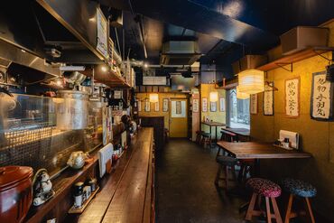 焼鳥と釜めし 一起 ★★一歩お店の中に入ると★★
調理シーンが望めるオープンキッチン！
元和食職人の店主がつくる
臨場感あふれる調理風景も"◎"