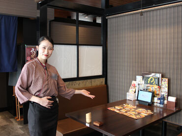 和食麺処サガミ 常滑店[0330] ◆スタッフの声◆
応募したキッカケは「人間関係の良さ」★
縦横斜めでと～～～っても親密で働きやすくて続く◎