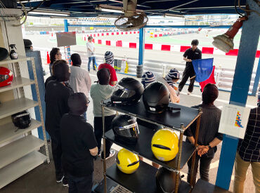 ネイル・ピアス・ヒゲOK♪
ヘアカラーや髪型も自由です！！
あなたらしく働ける、レアバイト☆＊。