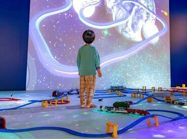 メディアでも話題の大人気テーマパークの
運営企業で正社員デビュー!