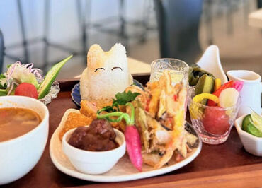 The SUN CAFE&GRILL スタッフ同士のサポート体制バッチリ◎居心地がいい空間で、楽しく働けるから定着率も♪