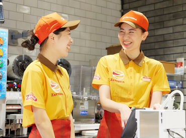 ゼッテリア　京阪大和田駅店 学生、主婦、フリーターさんetc…
幅広い世代の方が活躍中です！
高校生もOK！未経験歓迎です◎