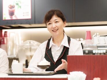 カフェ・ベローチェ 室町一丁目店 カフェバイトの醍醐味と言えば
"ドリンク作り"♪
ベローチェは季節のメニューも多くて
いろんなドリンクを作れるようになります*