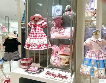 ShirleyTemple仙台三越店 可愛いがつまった夢空間♪
働きながら知識は身につくので、
未経験の方も安心です！