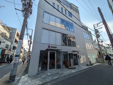 オシャレなオフィスで仕事もサクサク進みます(^^)/
周りも素敵なお店がいっぱいです♪