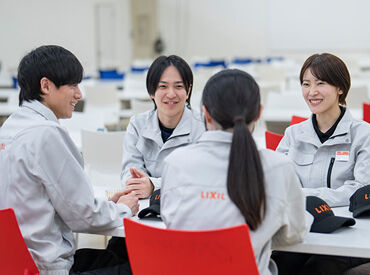 約600名が働く工場で、部門ごとに分かれて作業◎
各スペースは5人以上のチーム制で、
モクモク作業でも一人きりにならず安心！