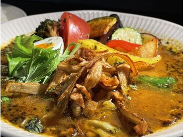 E-itou Curry(エイトカリィ) 口コミサイトでも高評価の人気カレー店♪
「正直…まかない目当てです！」なんて応募も大歓迎★
土日メインに出勤できる方歓迎！