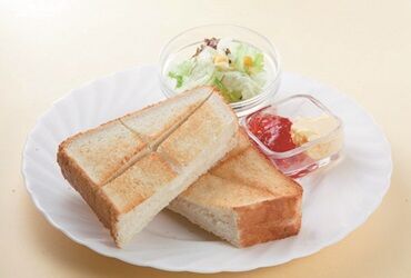 幅広い年代が活躍中！
高校生~主婦・夫さんまで活躍しやすい環境です♪