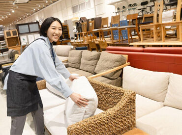 人気リユースSHOP「セカスト」のインテリア専門店♪
初めて接客業に挑戦する方も大歓迎☆
徐々にお仕事に慣れていきましょう!!