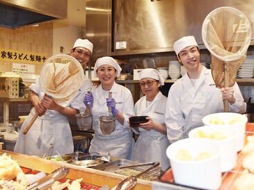 宮武讃岐うどん 三井アウトレットパーク滋賀竜王店（2025年12月11日オープン）【000】 先輩みんなでサポート！
新しい仲間もすぐ馴染める、
明るくてあったかい職場ですよ♪