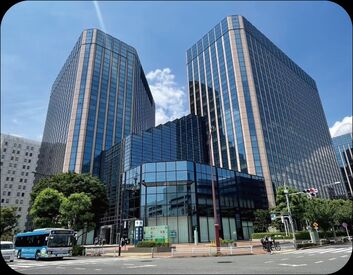 休憩スペース充実♪ビル内コンビニ&お弁当屋あり!のんびりした雰囲気で安心して長く続けられます★