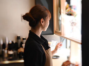 カウンターでのお渡しメインで簡単!
その他、ドリンク作成やカンタンな調理などもお願いします♪