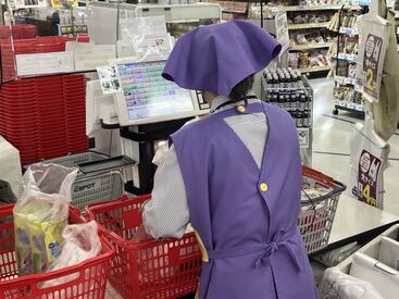 ＼エスポットといえば紫色のかわいい制服★／
まずはいらっしゃいませから始めましょう！
お客様との会話も自然と増えます♪