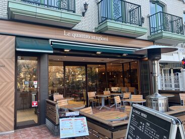 お洒落なテラス席もございます♪
シフトはランチ帯orディナー帯の
どちらでも好きな方で入って頂けます○