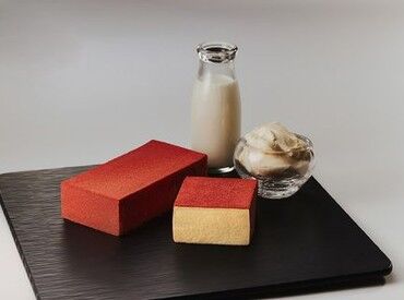 時給1300円スタート＆昇給あり！
英語や接客スキルも身につく環境で
ワンランク上の自分を目指せます♪