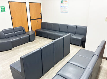 患者様はコンタクト利用の方が中心です！
比較的落ち着いた雰囲気の中でお仕事できます♪