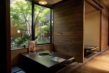 ”地元のお客様に愛される人気店”
✦半個室が多く店内は落ち着いた雰囲気✦
美味しいお肉を求めるお客様に多数来店頂いてます♪