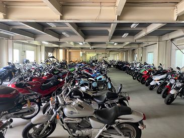 中型免許をお持ちの方なら、どなたでも大歓迎!
未経験から始めたスタッフが多いので、
安心してくださいね♪